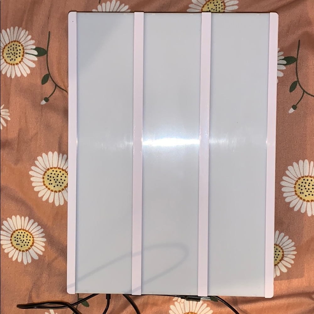 SOLD❗️ DIY Color Changing Lightbox - Picture 3 of 10